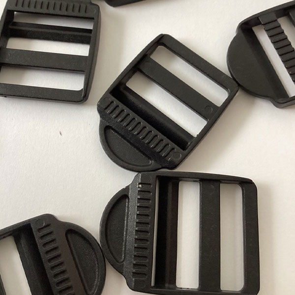 Secure & Reliable 25mm Black Plastic Ladderlock Buckles