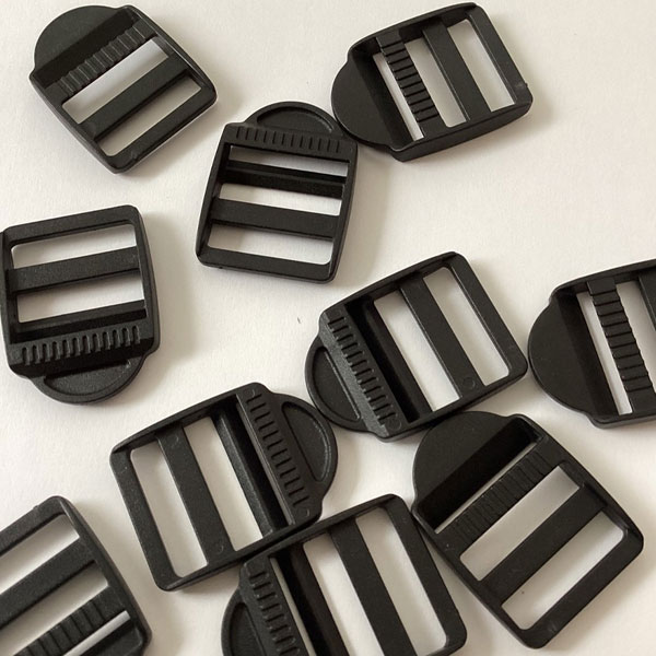 Secure & Reliable 25mm Black Plastic Ladderlock Buckles