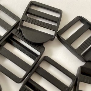Secure & Reliable 25mm Black Plastic Ladderlock Buckles